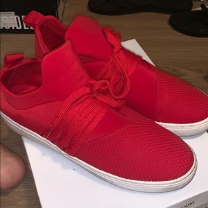 STEVE MADDEN SNEAKERS SIZE 8.5